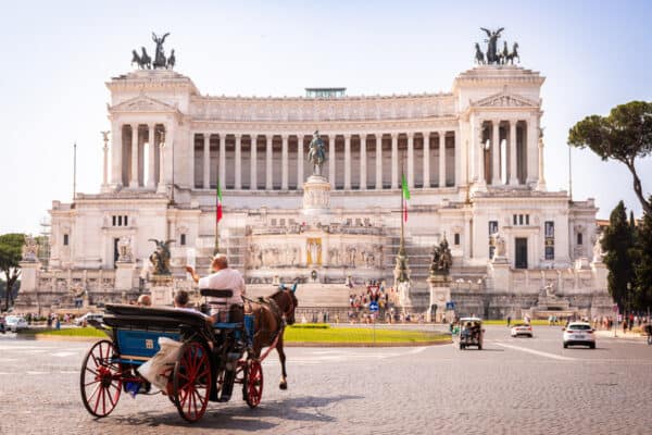 horse and carriage out the front of Victor Emmanuel II National Monumen